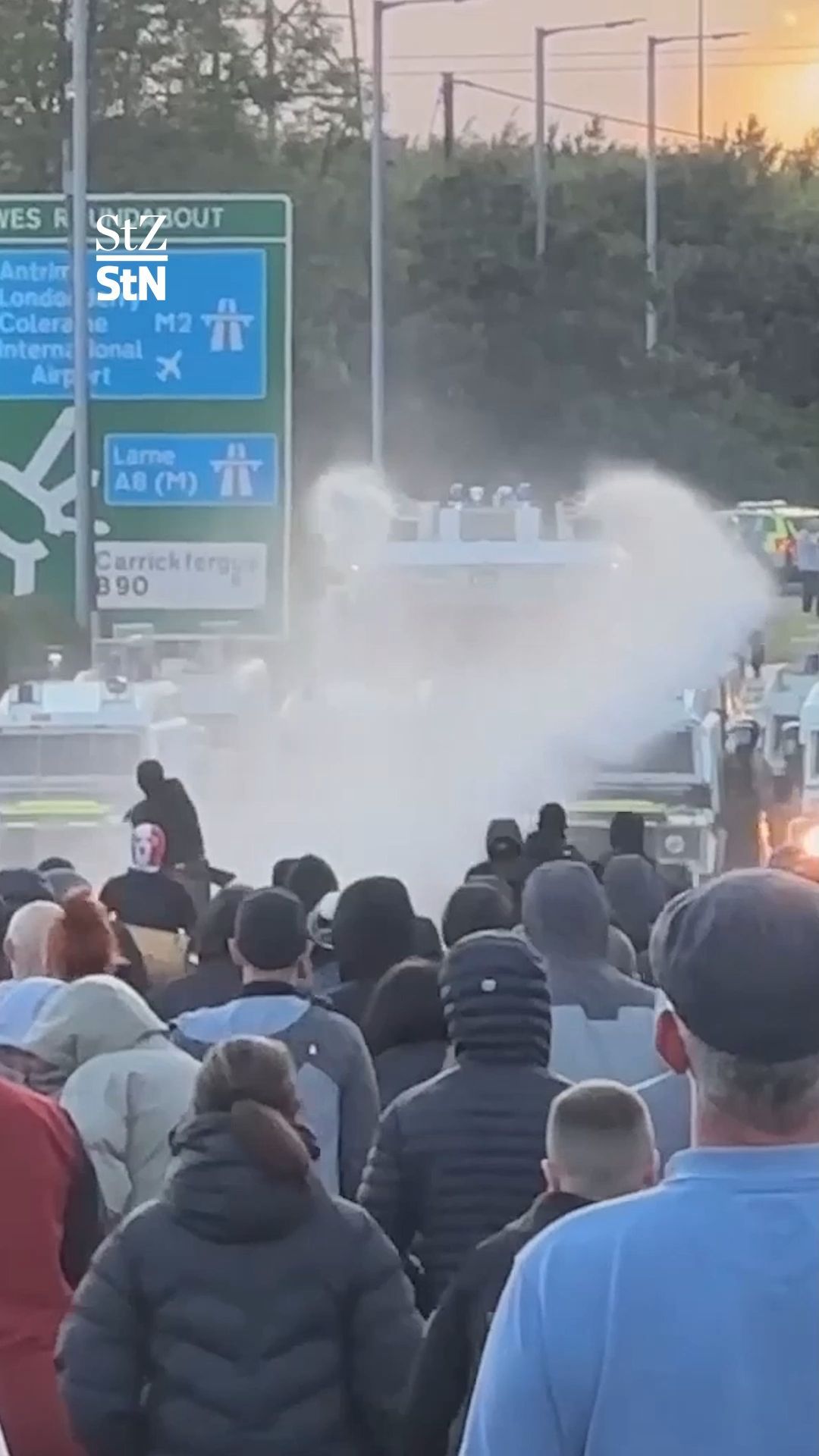 Video: Zwölf verletzte Polizisten bei erneuten Ausschreitungen in Belfast