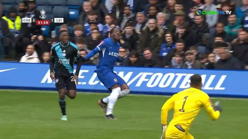 Η γκάφα της χρονιάς: Απίθανο αυτογκόλ του Ντισασί στο Τσέλσι-Λέστερ (VIDEO)
