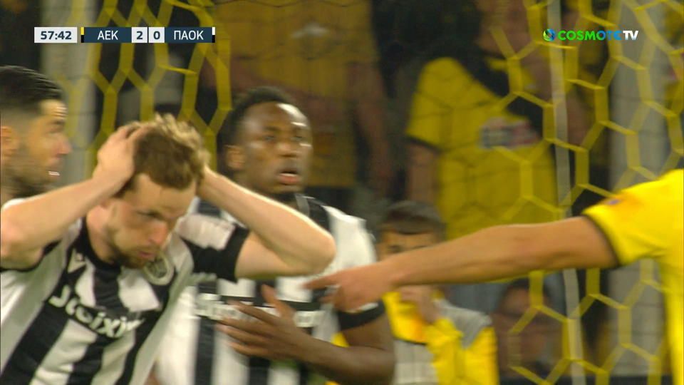 5 / 10: ΑΕΚ - ΠΑΟΚ | Νέα ευκαιρία του Κεντζιόρα με κεφαλιά, μόλις άουτ η μπάλα