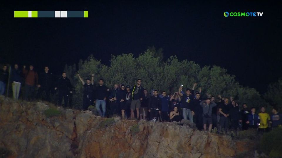 6 / 10: Μέσα στα σκοτάδια για τη μεγάλη τους αγάπη | Οι φίλοι του Παναιτωλικού πανηγυρίζουν στα... βουνά 