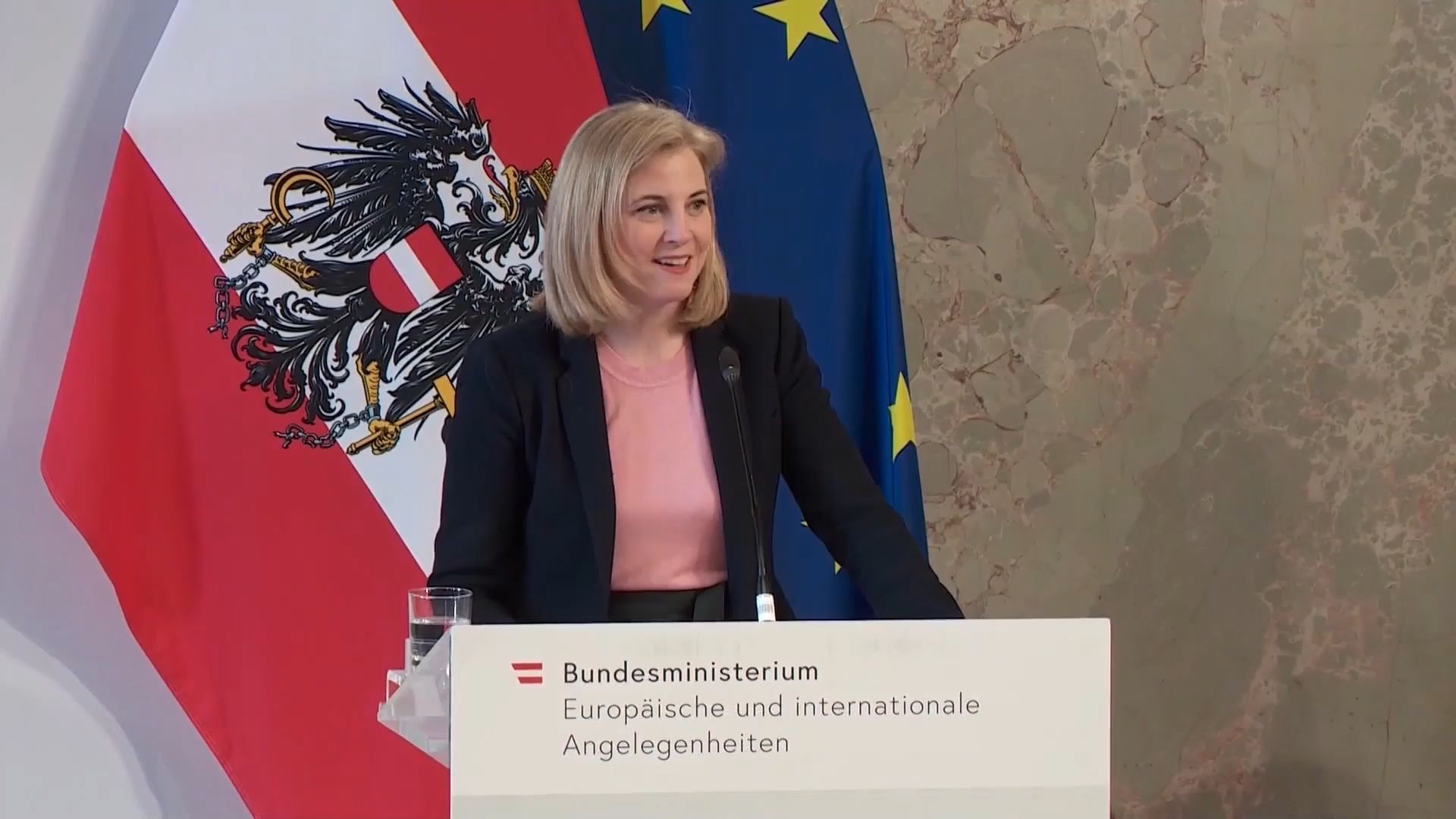 Video: Ministerin legt gegen Moskau nach – und lobt FPÖ