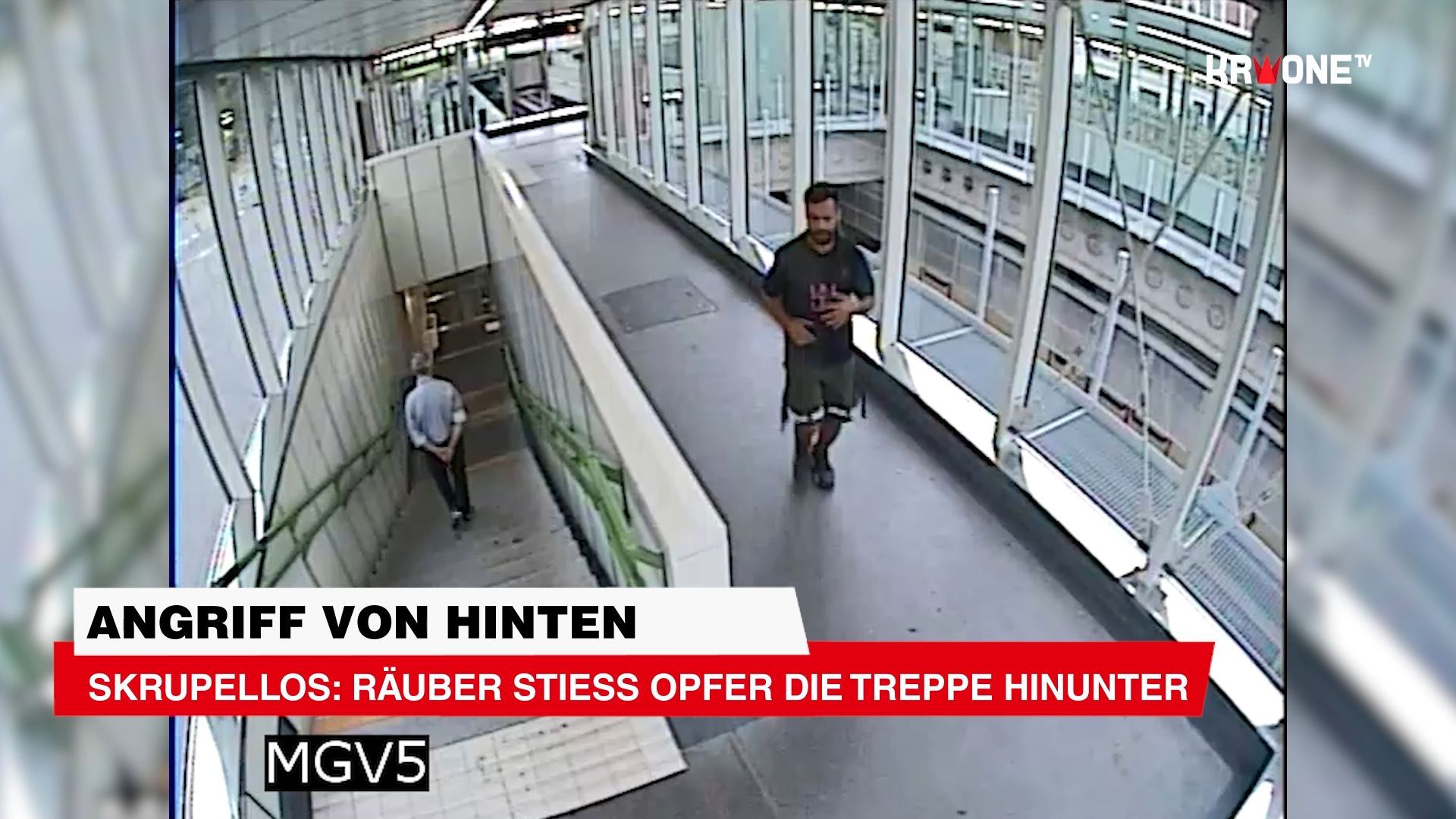 Video: Skrupellos: Räuber stieß Opfer die Treppe hinunter