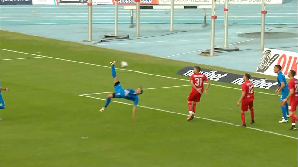 Aπίθανο γκολ με ανάποδο ψαλίδι του Μάντζη στο ΠΑΣ Γιάννινα-Καμπανιακός (VIDEO)