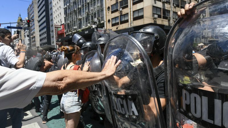 Argentinien: Proteste gegen einschneidende Reformen