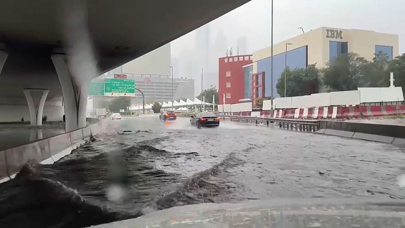 Dubai unter Wasser: Historisch viel Regen sorgt für dramatische Überschwemmungen