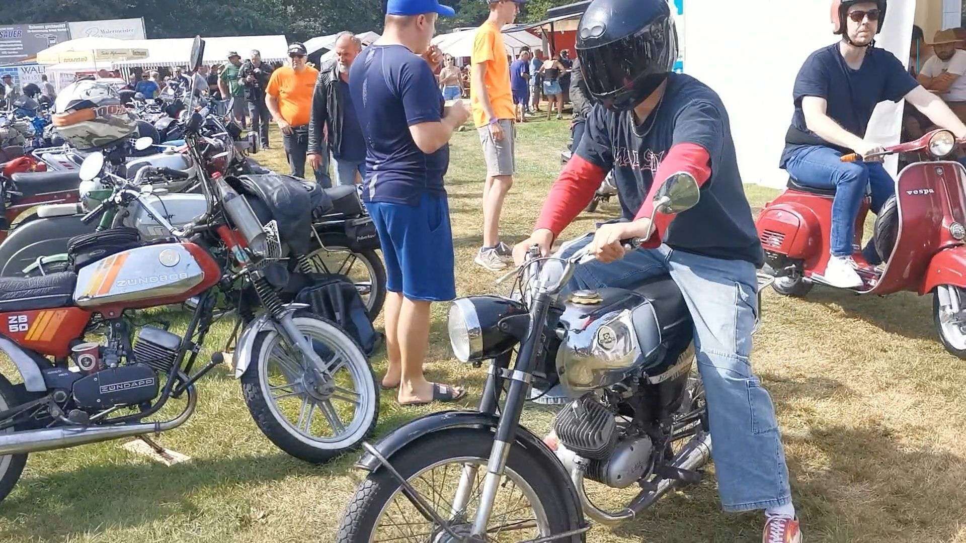 Schluchtenflitzer-Mopedtreffen vor den Toren Schrobenhausens