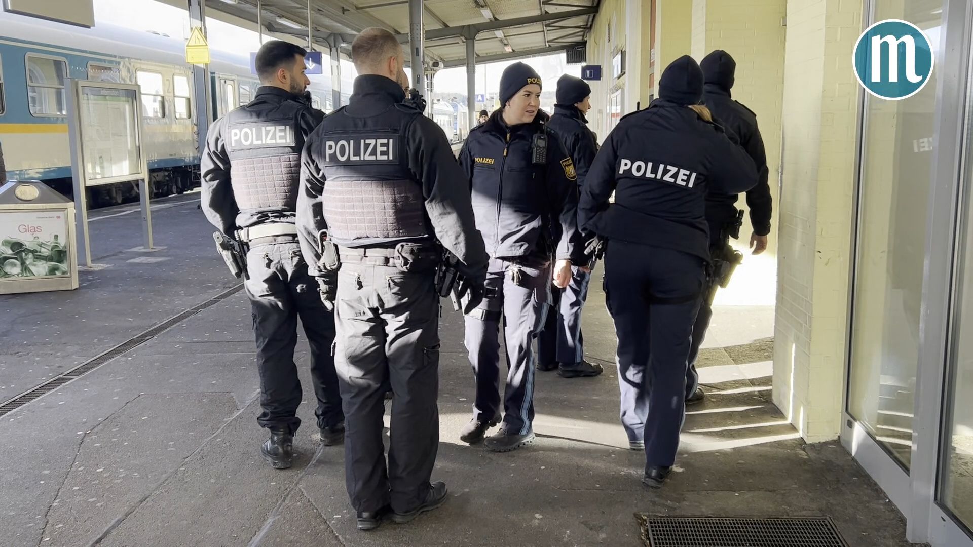 Polizeikontrolle am Schwandorfer Bahnhof