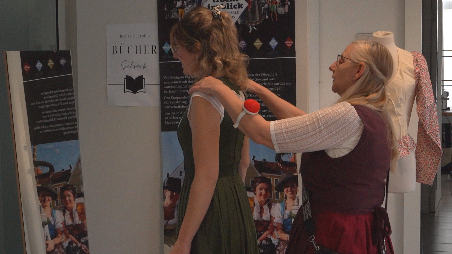 Video: „O’zapft is!“ – aber passt das Dirndl noch? Regensburger Schneidermeisterin gibt Tipps