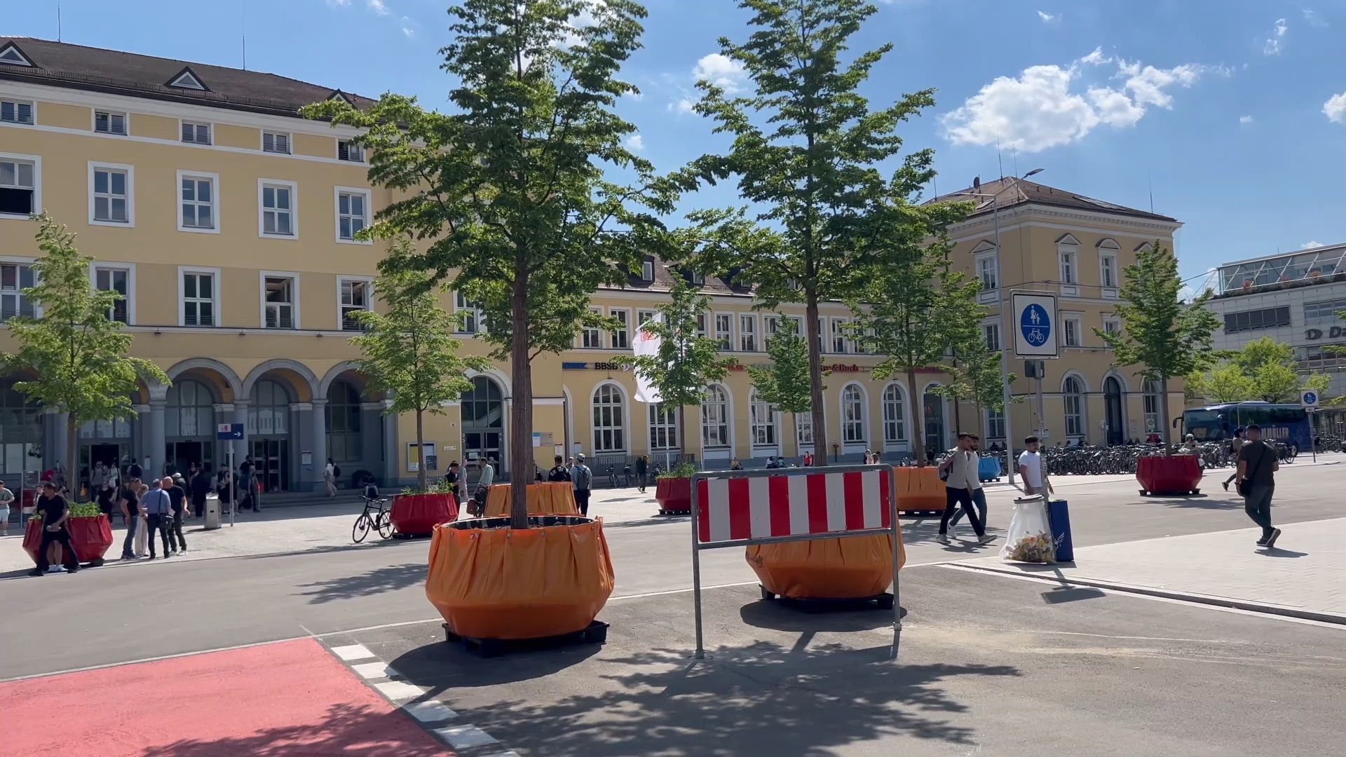 Regensburger Bahnhofsvorplatz fertig umgestaltet - Aber nur auf Zeit?