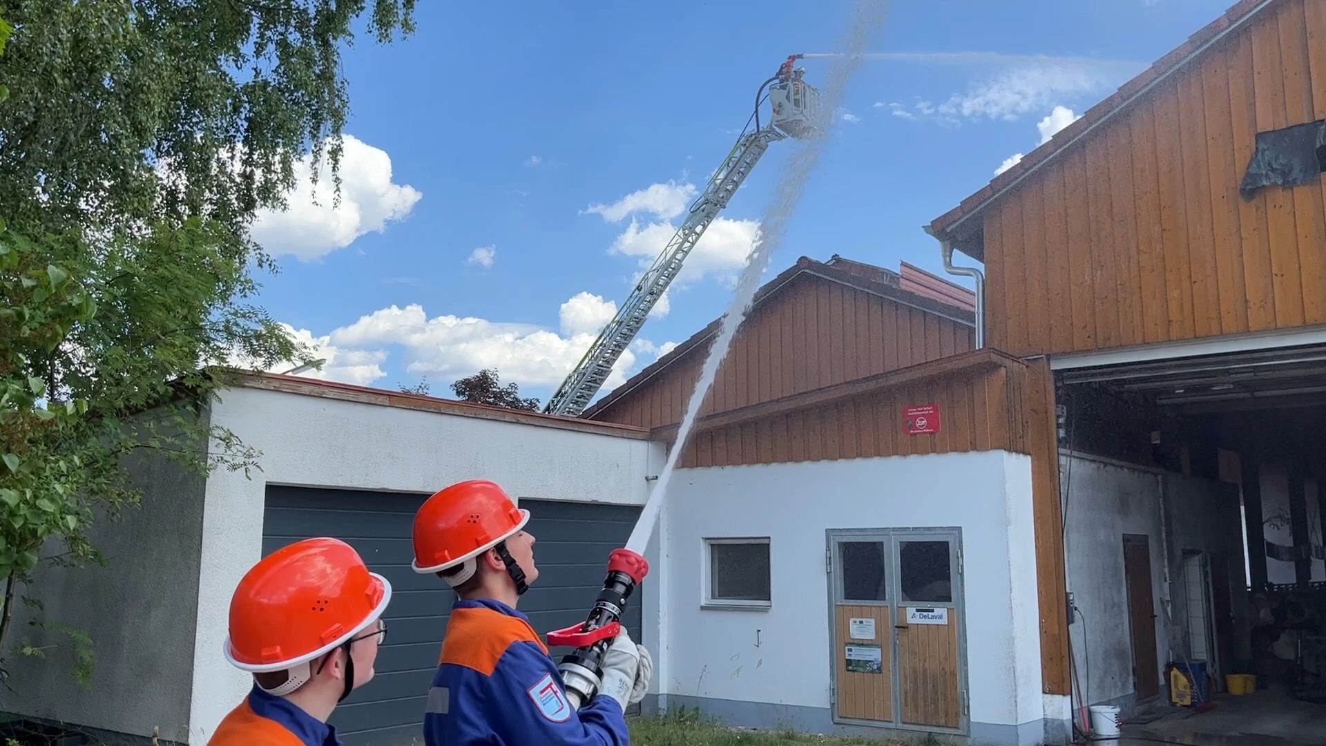 Video: Gemeinsame Großübung für Jugendfeuerwehren