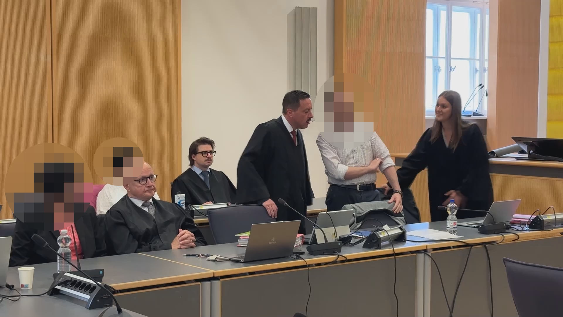 Video: Further Pflege-Prozess: Hohe Haftstrafen gefordert