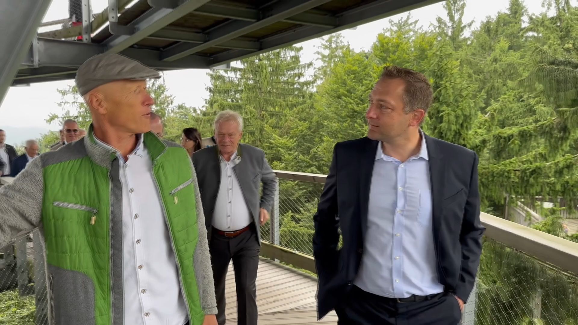 Video: EU-Agrarkommissar besucht Waldwipfelweg