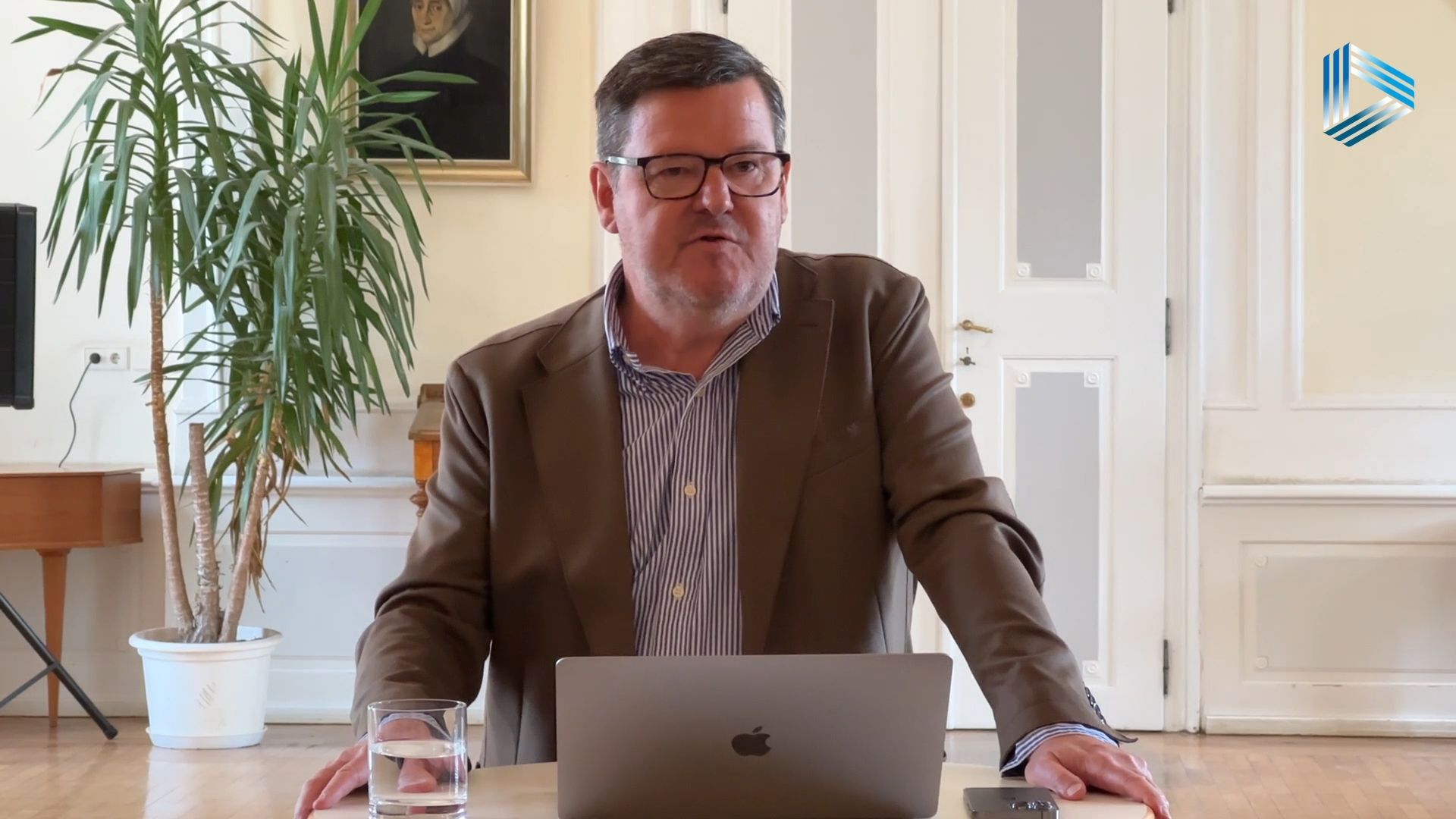 Video: Schlechte Stimmung in Freudenhain – Neuer Schulleiter stellt sich vor