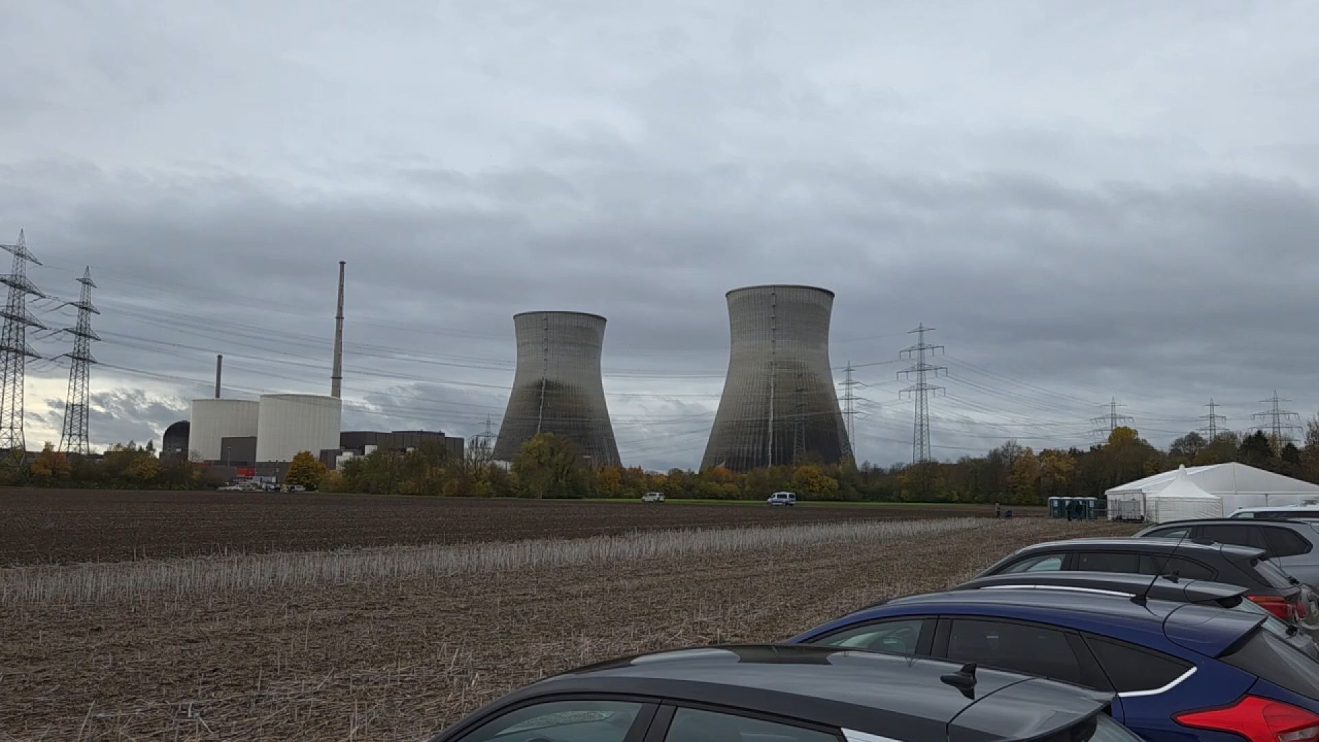 Video: Kühltürme des AKW Gundremmingen gesprengt