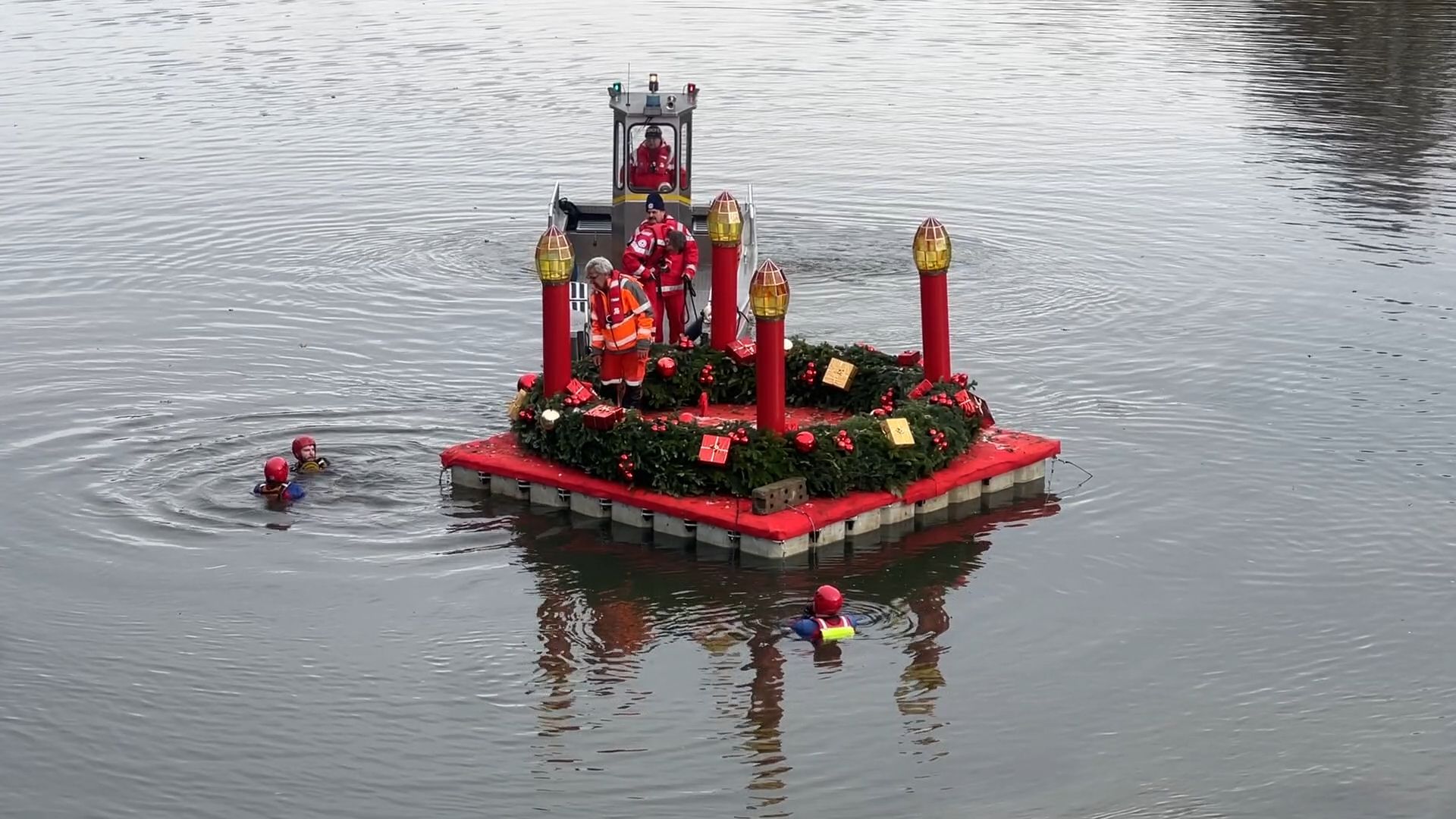 Video: Schwimmender Adventskranz in Vilshofen