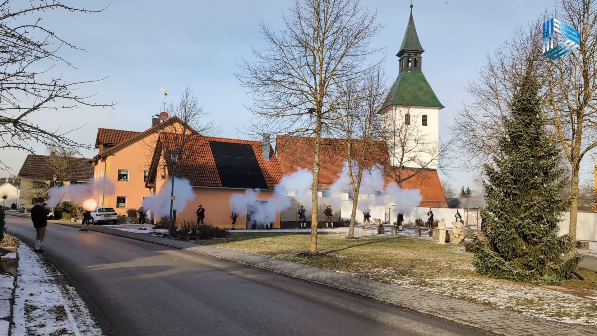 Video: Donnerndes Willkommen für 2026