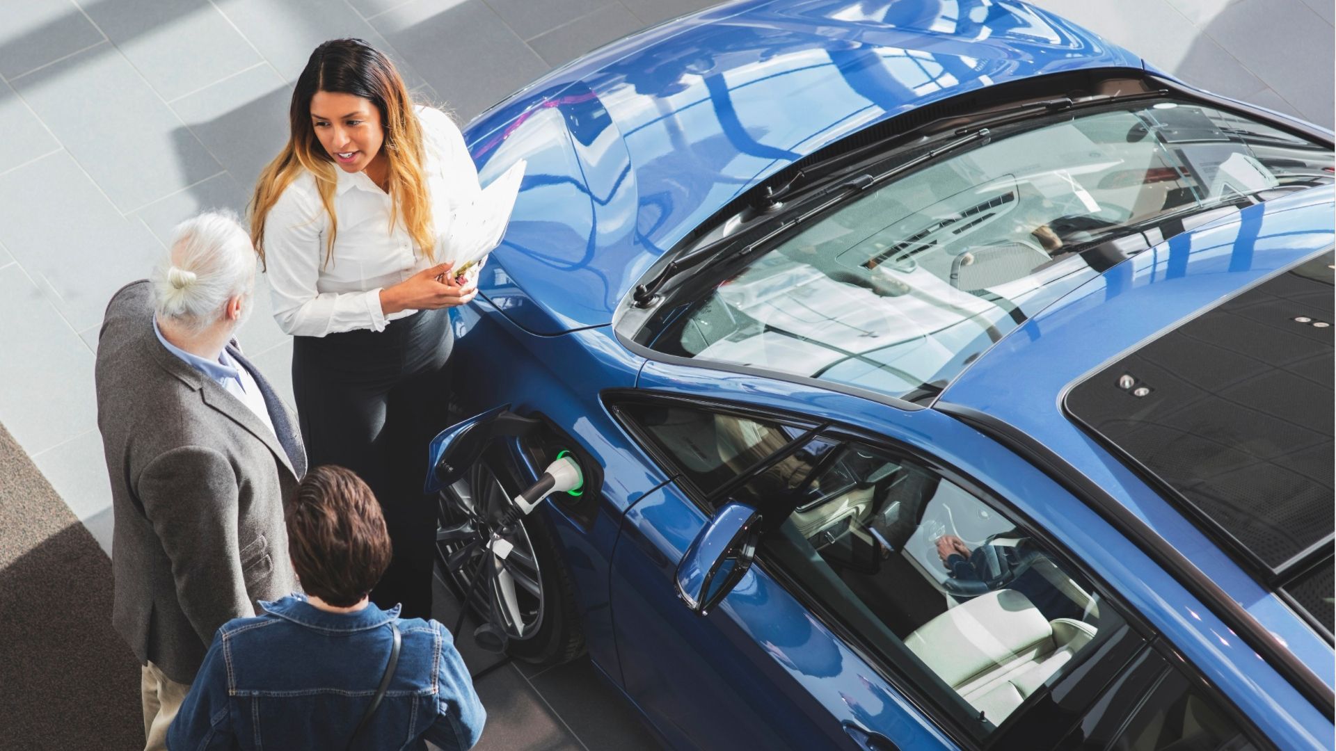 Video: Rabatt beim Autokauf: Nachfragen kann Tausende Euro sparen