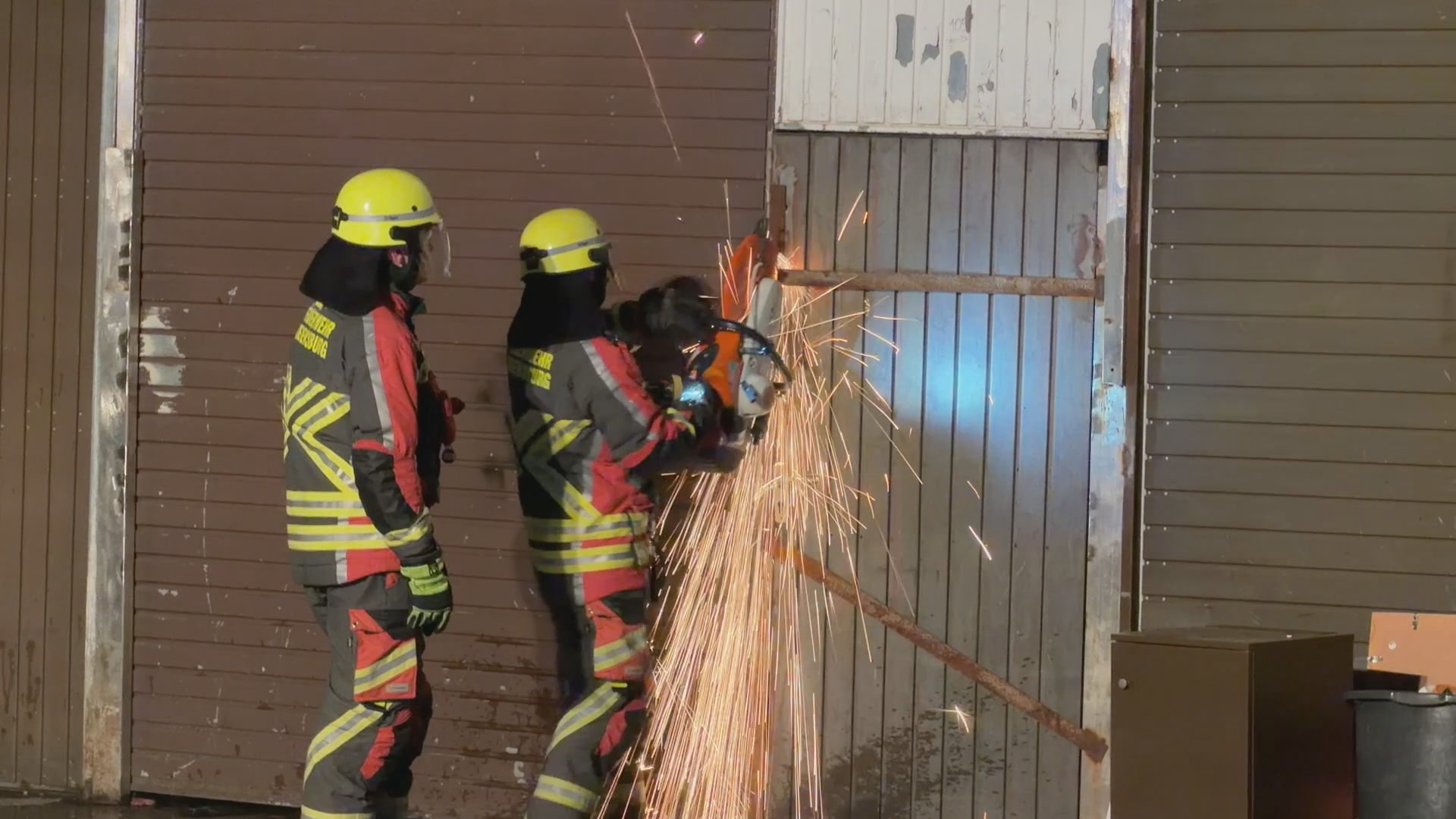 Video: Großbrand in Recyclingbetrieb in Regensburg