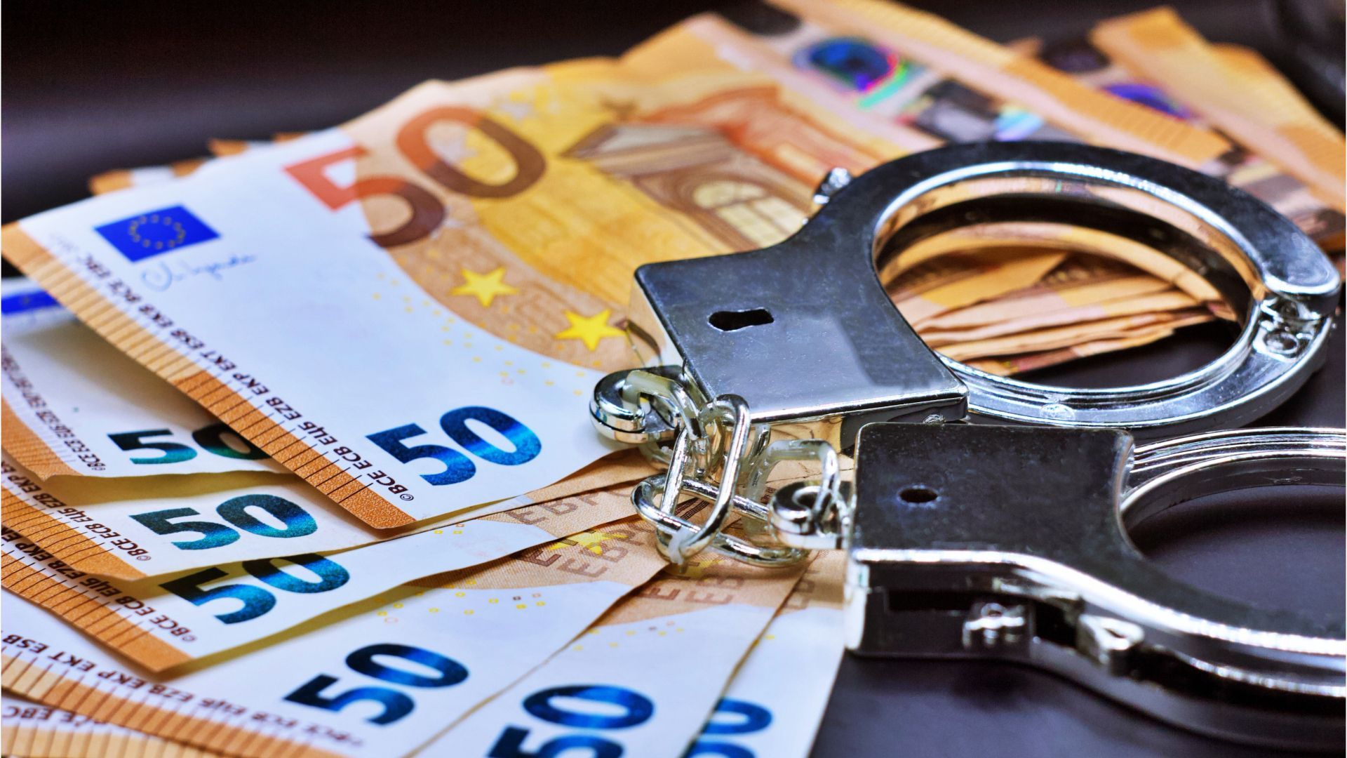 Video: Fühlen, sehen, kippen: So erkennen Sie Falschgeld schnell