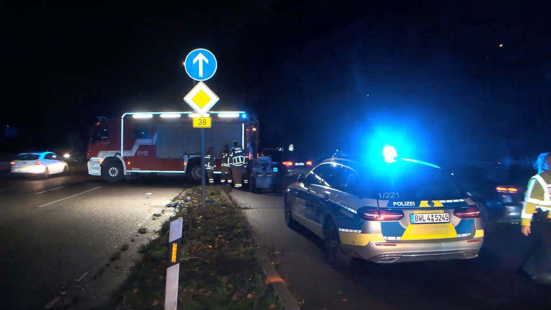 Verkehrsunfall auf B38: 26-jähriger Fußgänger schwer verletzt