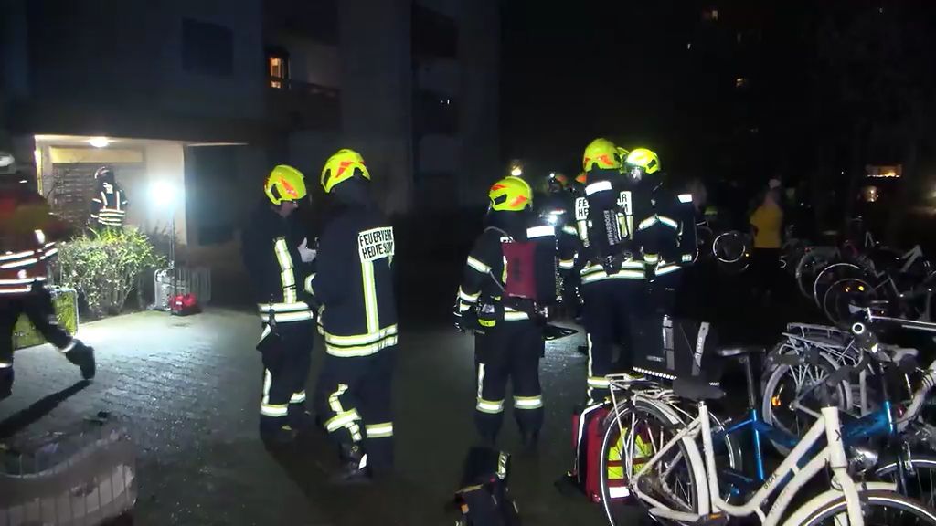 Brand in einem Hochhaus - Zwei Verletzte Bewohner