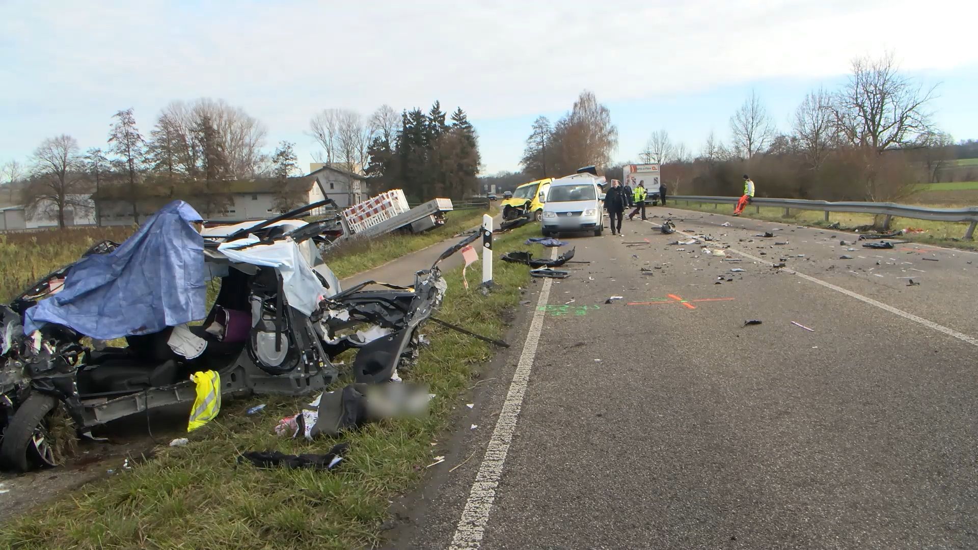 Video: Tödlicher Unfall auf der L554 bei Ubstadt-Weiher: Toyota gerät in Gegenverkehr