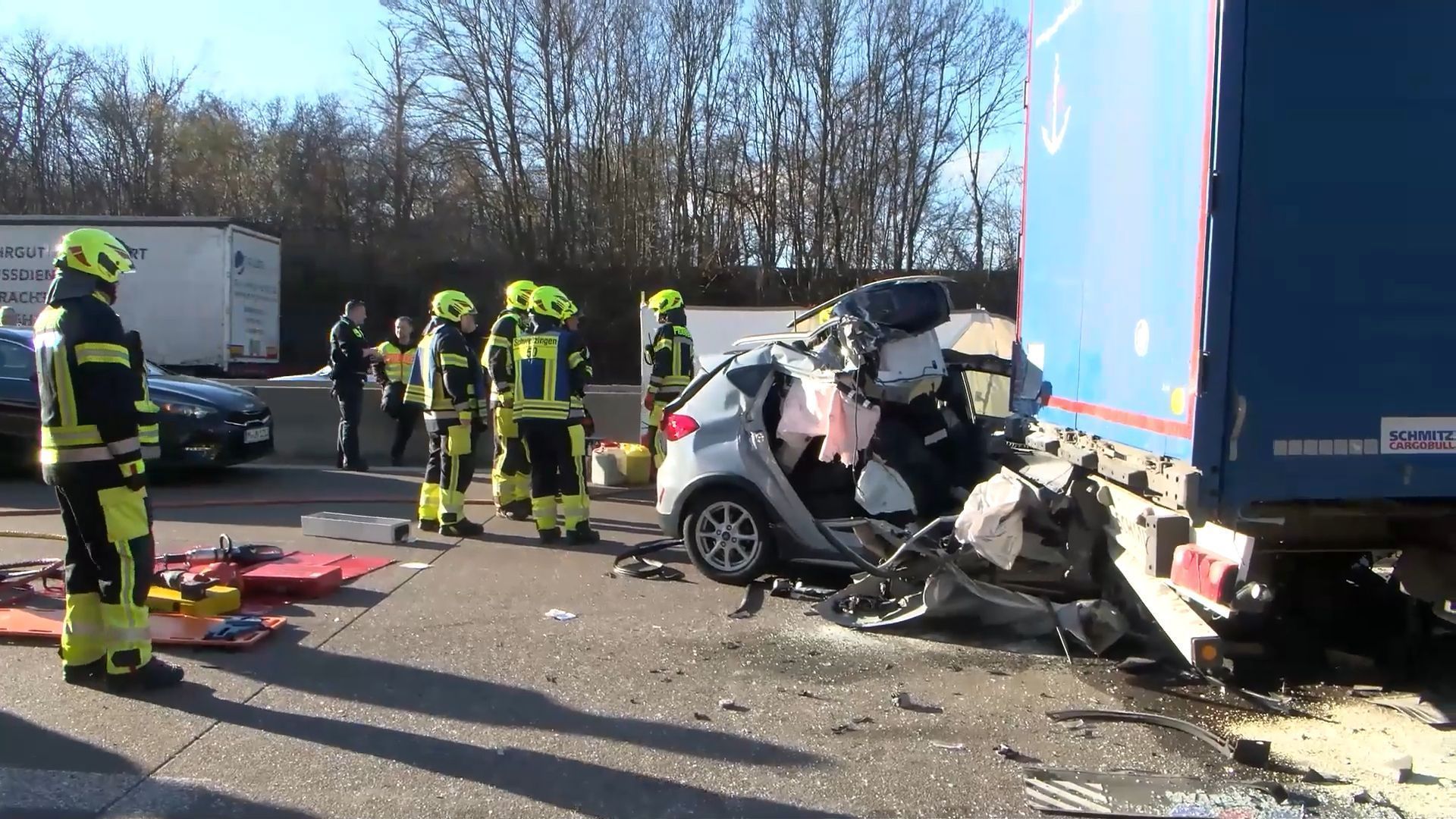 Video: Auto kracht am Stauende in Lkw – A6 bei Schwetzingen stundenlang gesperrt!