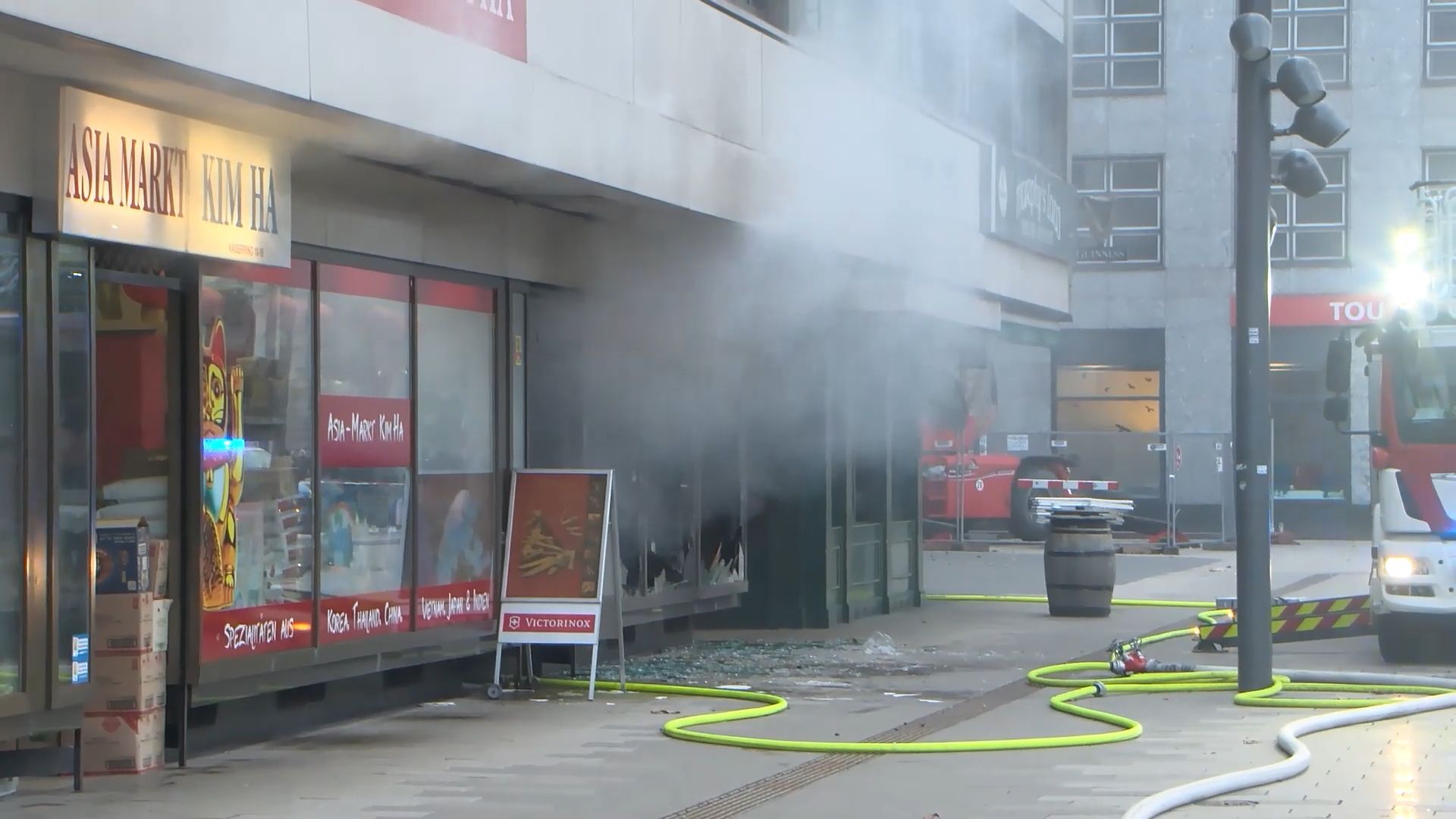 Video: Ausgedehnter Brand in Waffengeschäft in der Mannheimer Innenstadt