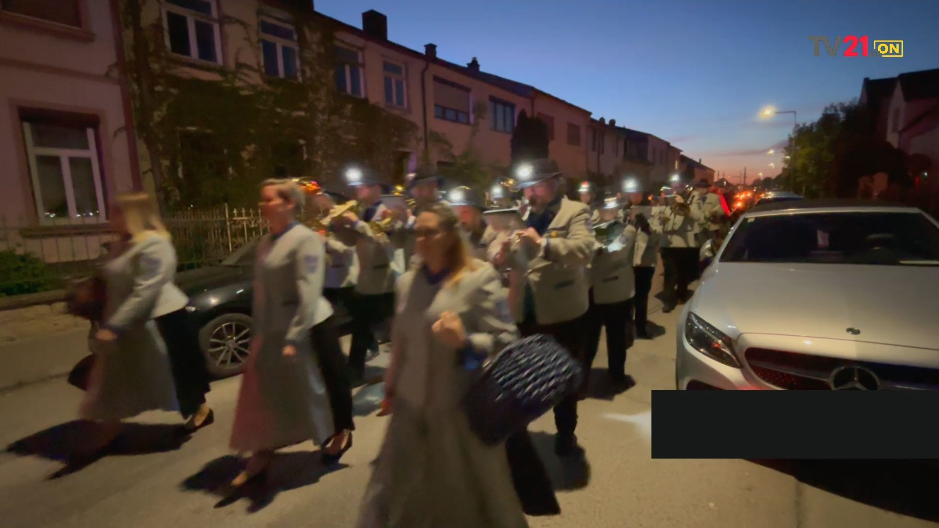 Video: Tradition lebt Fackelzug zog wieder durch Strasshof