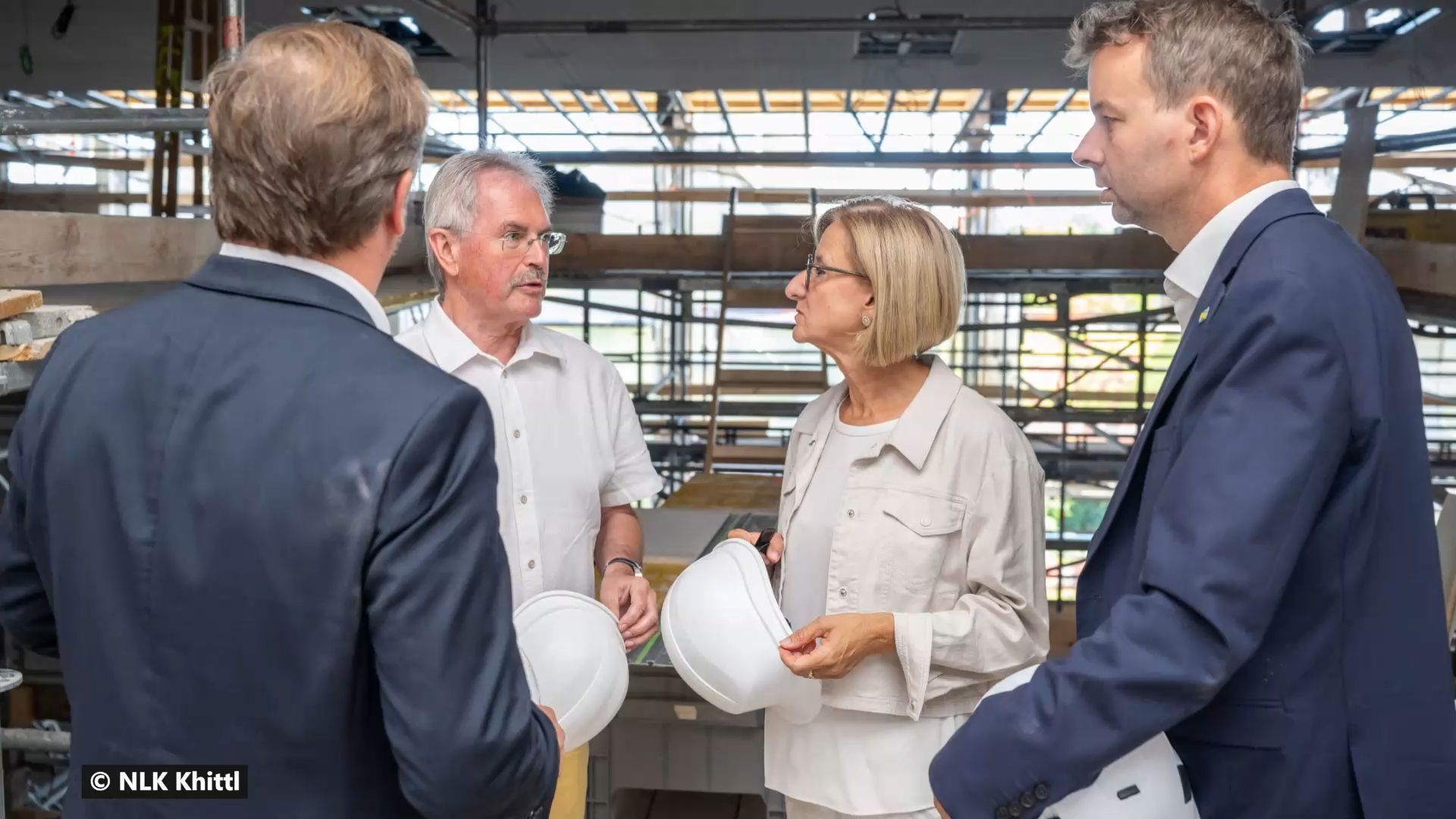 Video: NÖ | Landtagssaal wird umgebaut: barrierefrei, modern, unter Budget