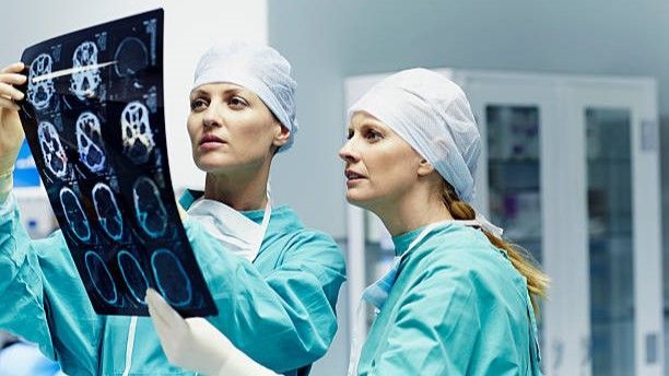 Weibliche Chirurgen erzielen bessere Ergebnisse als ihre männlichen Kollegen