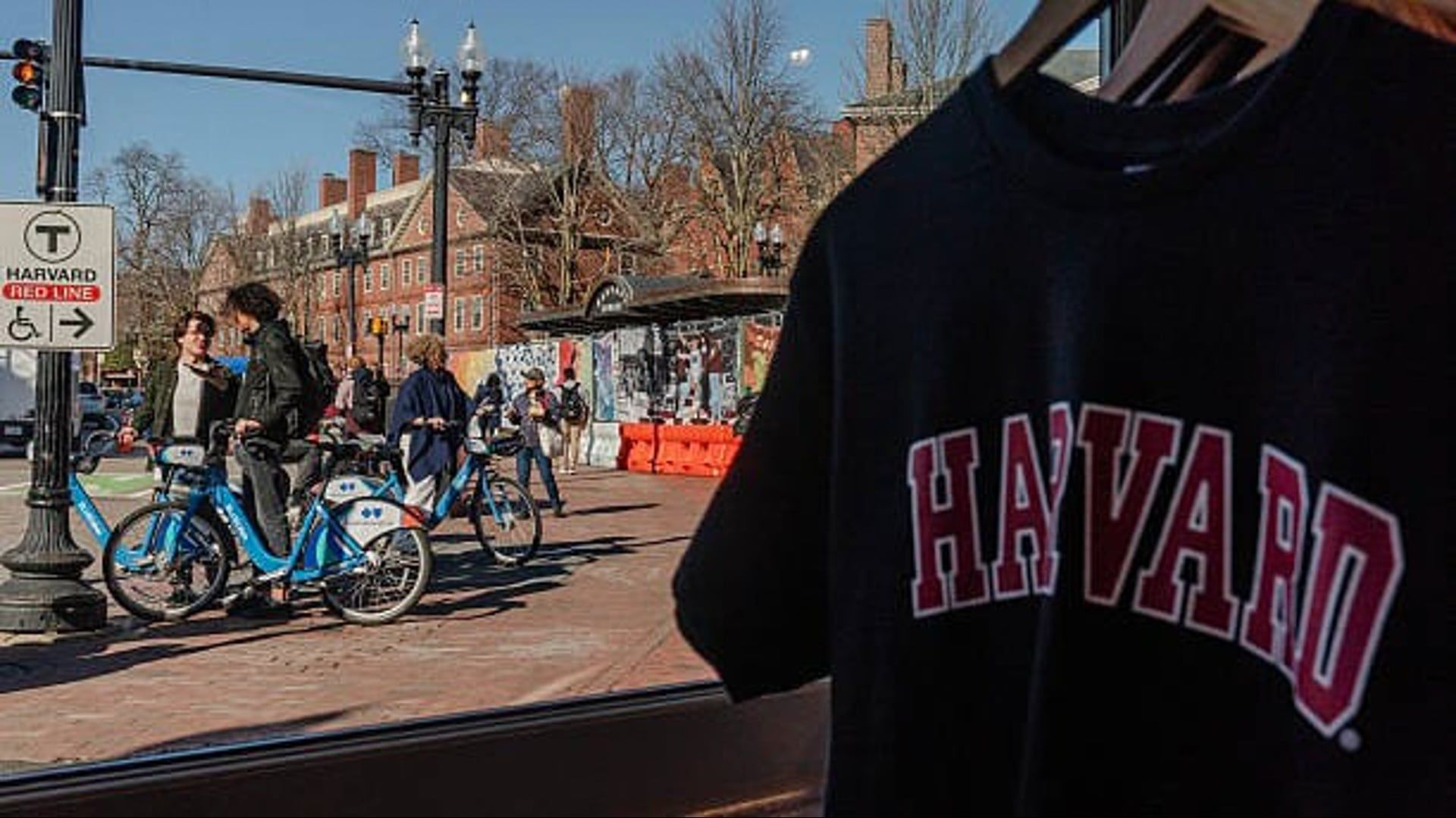 Video: Trump-Administration verbietet Harvard die Aufnahme ausländischer Studenten