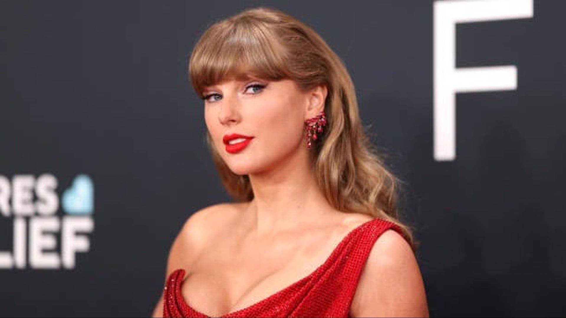 Taylor Swift obtains restraining order against alleged stalker
