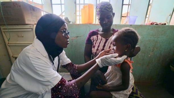 Video: Kindersterblichkeit steigt erstmals wieder aufgrund globaler Gesundheitskürzungen