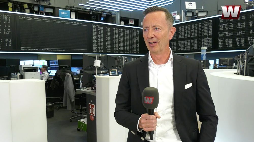 Video: Experte: In Krisen nicht hektisch kaufen und verkaufen!