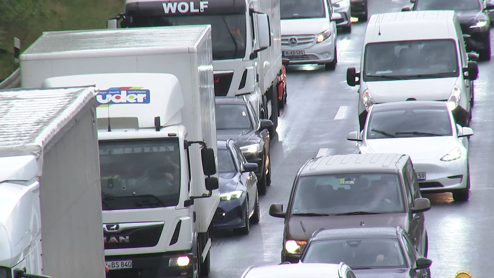 Video: Vorsicht auf dem Frankenschnellweg: Abfahrt auf die Südwesttangente in Fahrtrichtung Feucht gesperrt