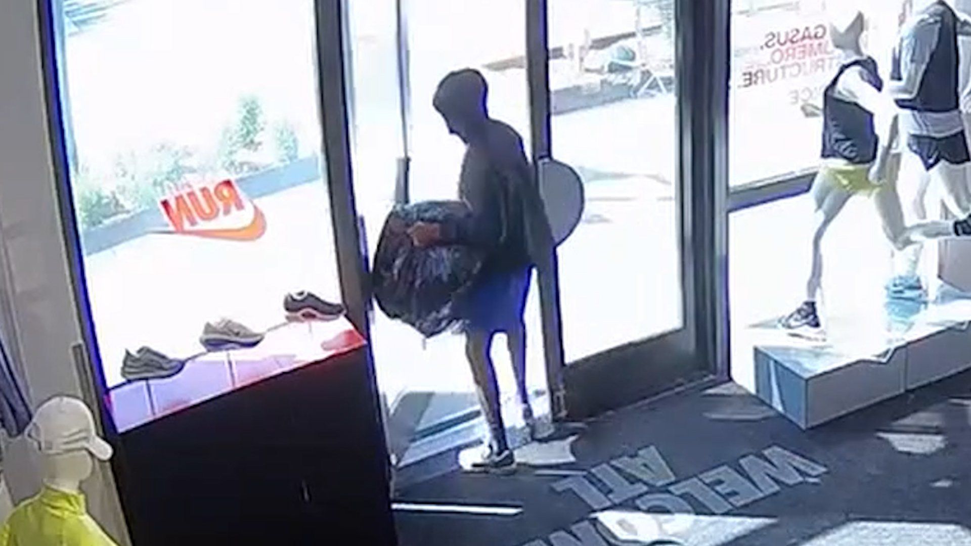Video: Nike-Ladendieb, Fluchtfahrer nach 4.600 € Diebstahl in Atlanta verhaftet