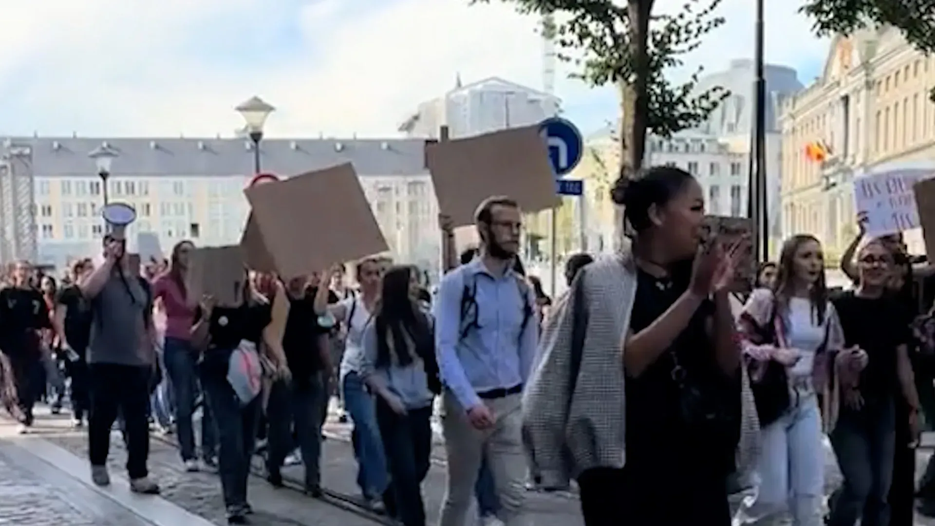 Video: Protest gegen höhere Studiengebühren: 107 Festnahmen bei Studenten-Demo in Belgien