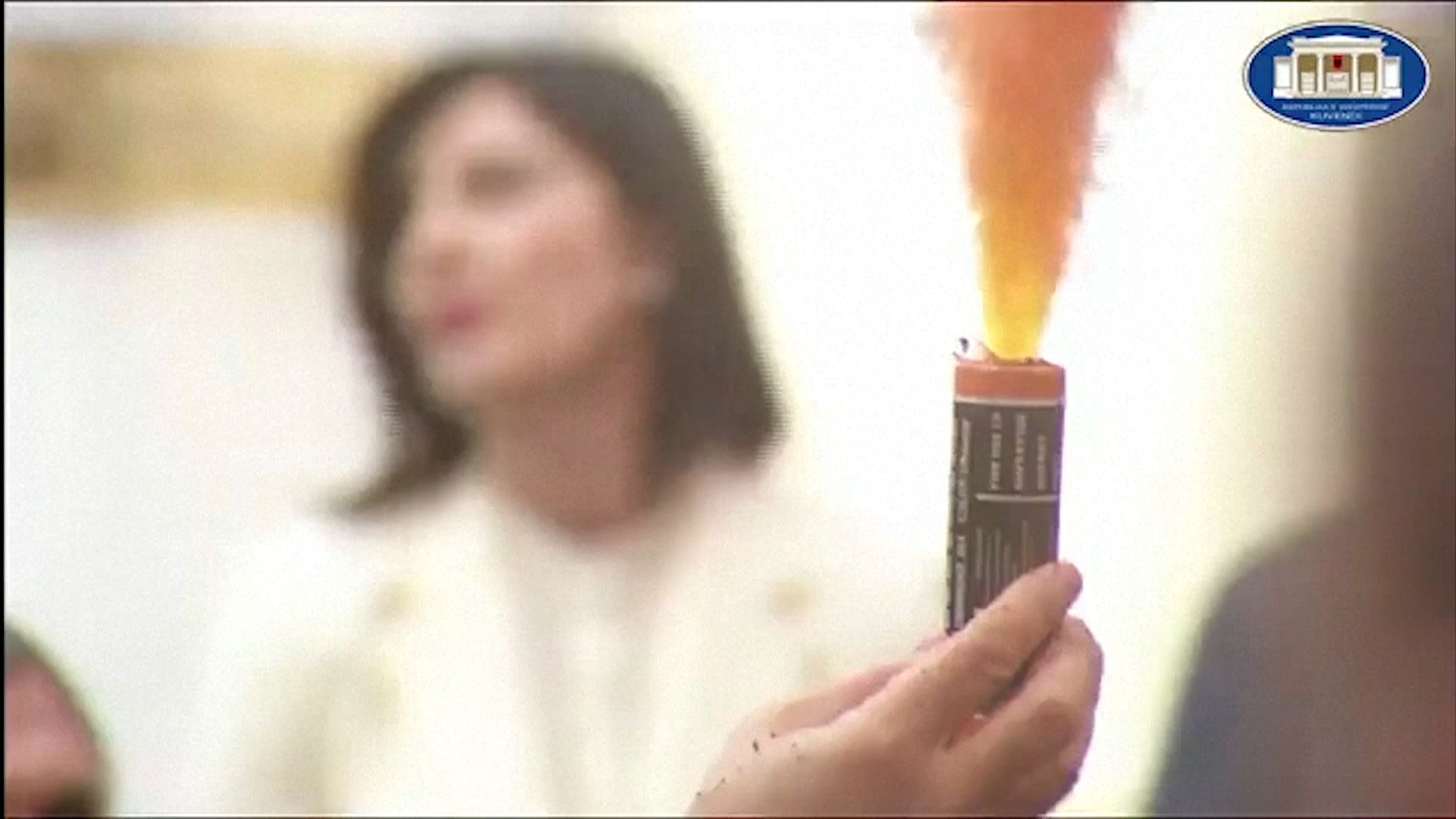 Feuer im Parlament: Albanische Opposition wollte Abstimmung verhindern