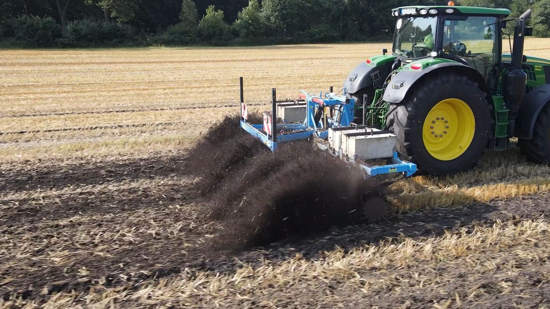 Video: 4 Tonnen Stahl gegen Zwischenfrucht: Heilers Messerwalze im Einsatz