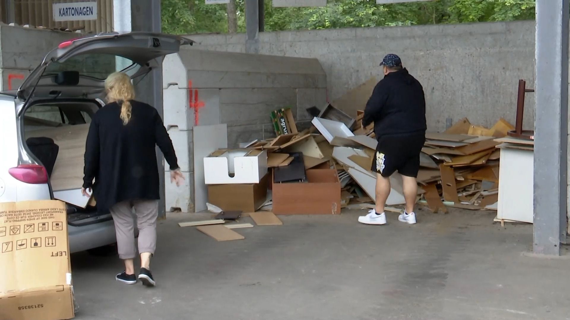 Müllentsorgung nach Hochwasserkatastrophe