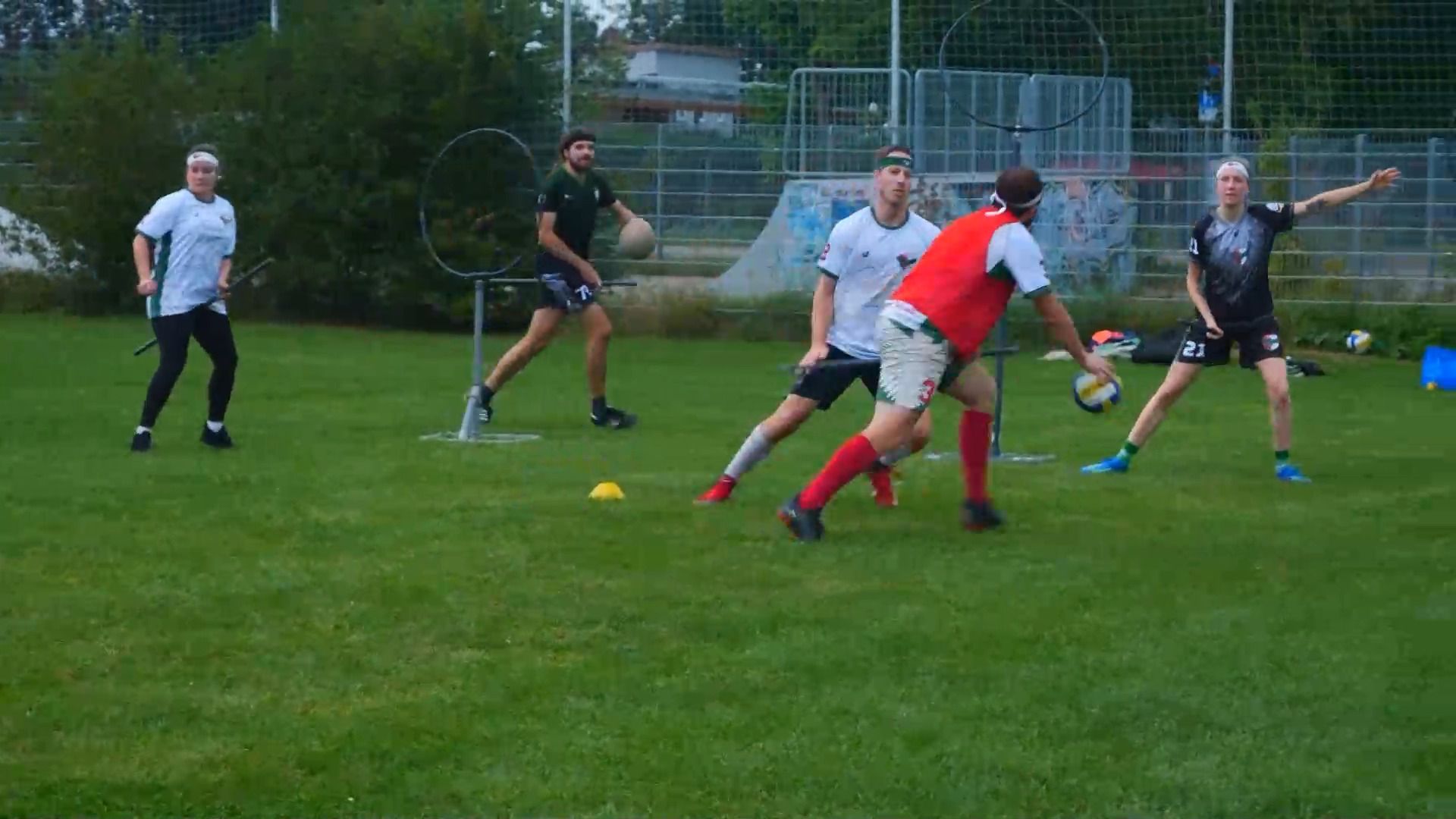 Quadball in Augsburg - Crossing the Field with a Broomstick