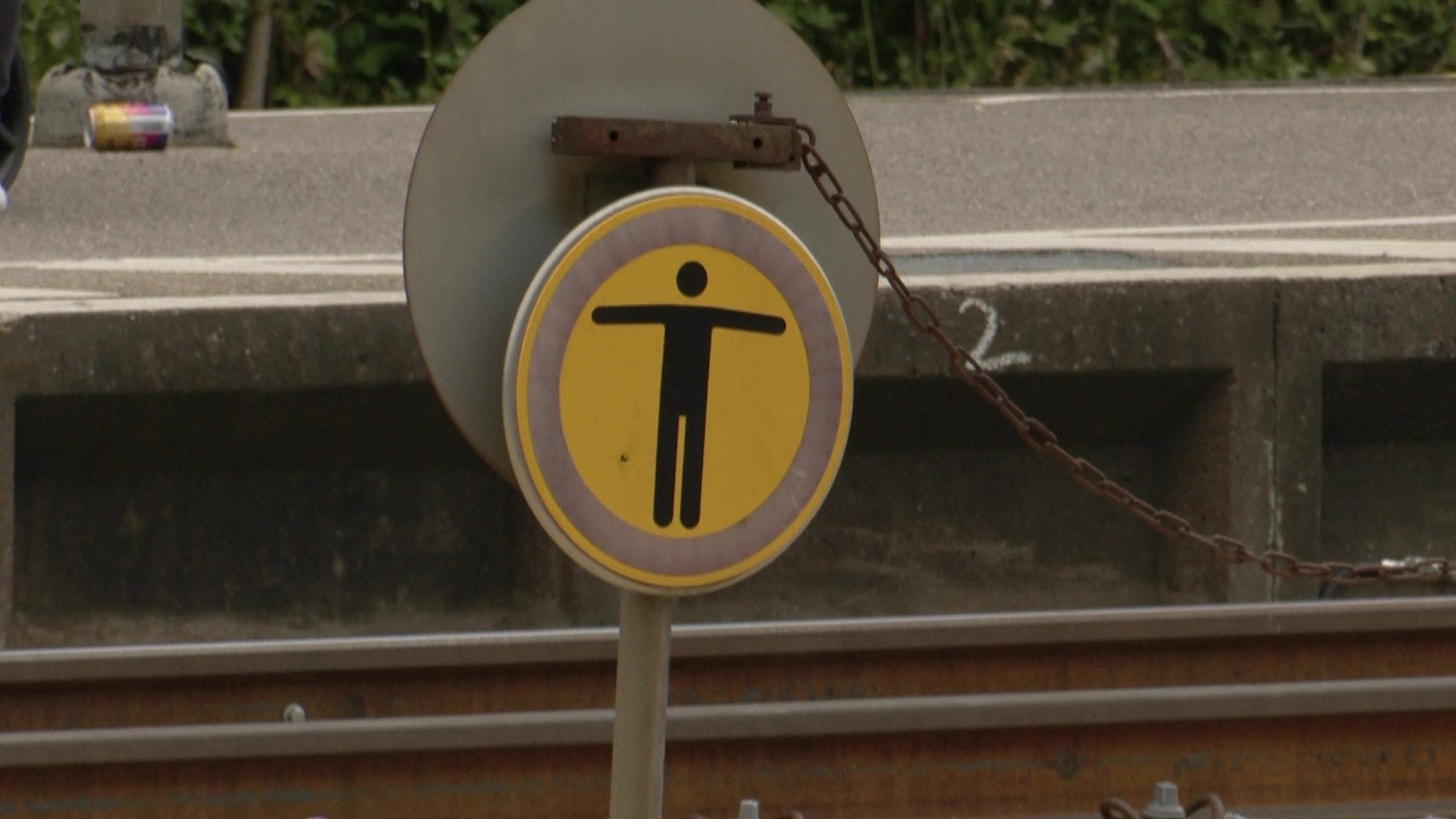 Video: a.tv kompakt: Mann von Zug erfasst