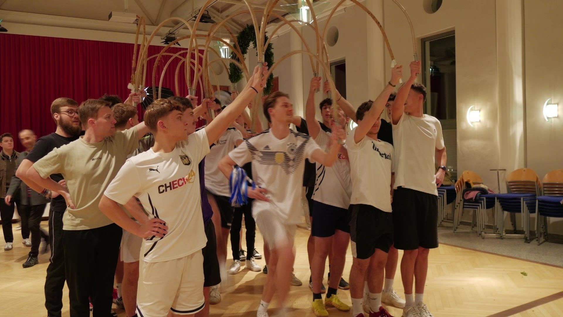Video: Alle 7 Jahre - Schäfflerjahr in Dinkelscherben