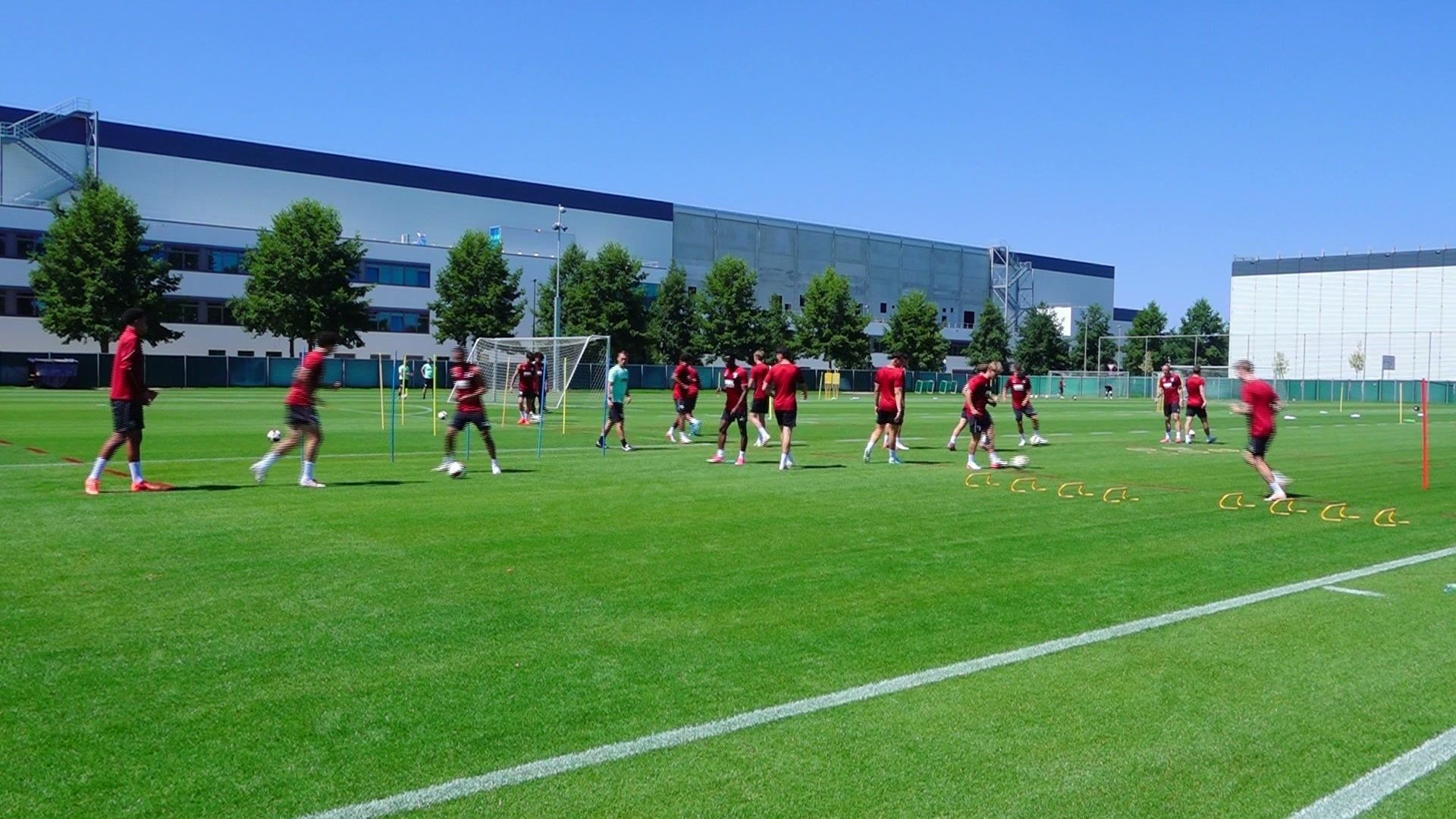 Video: FC Augsburg - Zwischen Testspiel und Trainingslager