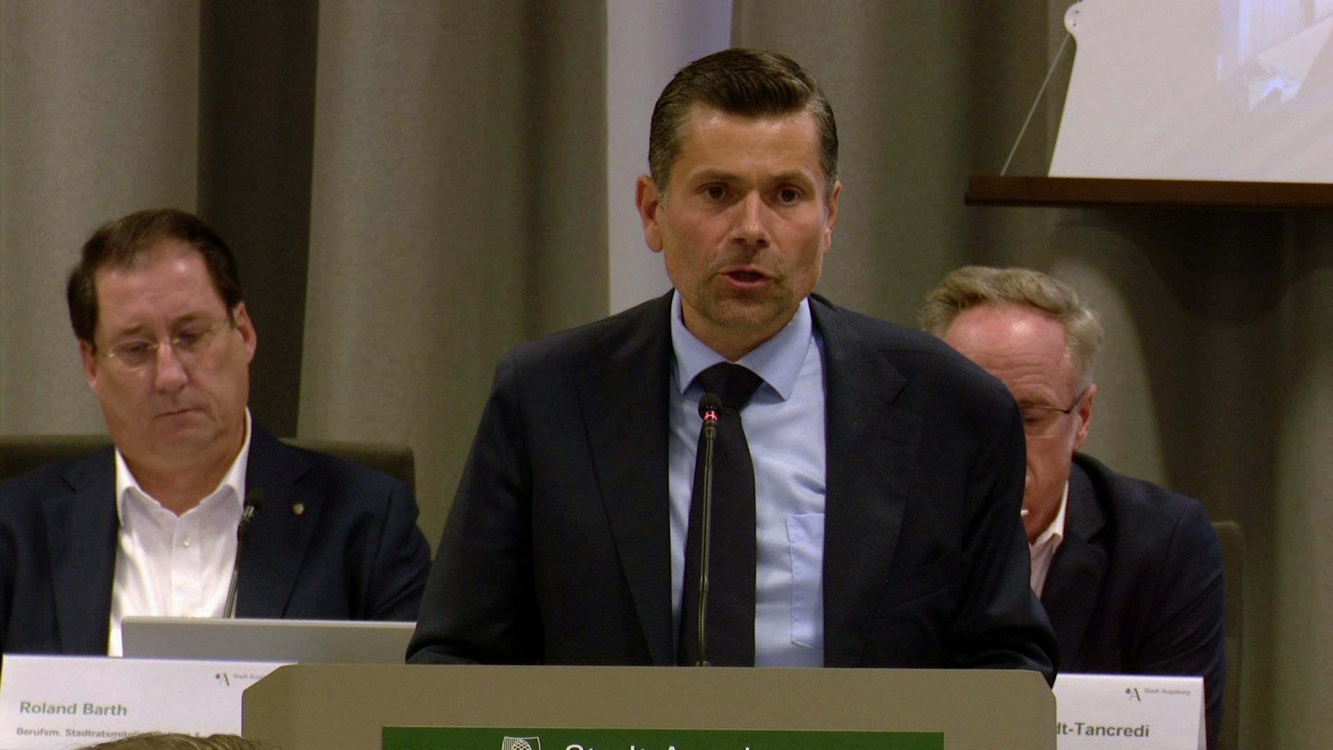 Video: Augsburger Oberbürgermeister verkündet Haushaltssperre