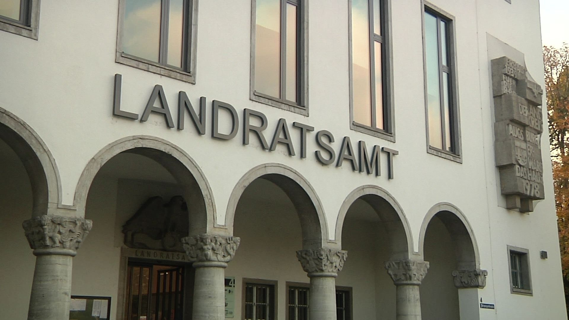 Video: a.tv kompakt: Landkreis Augsburg verhängt Haushaltssperre