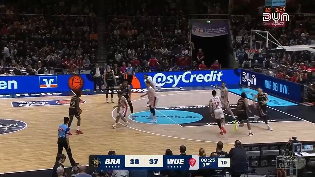 MVP Jackson spielt nach Rippenverletzung unter Schmerzen