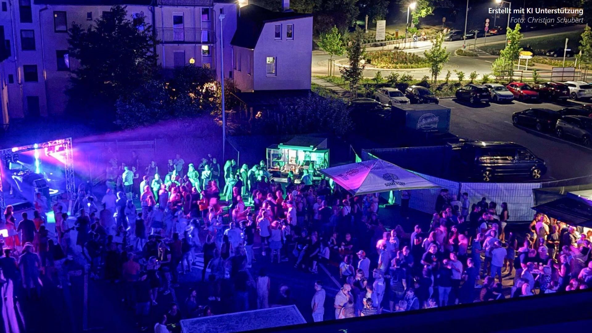 Video: Feiern bis in die Nacht: Parkplatz an Supermarkt im Vogtland wird zur sommerlichen Partymeile