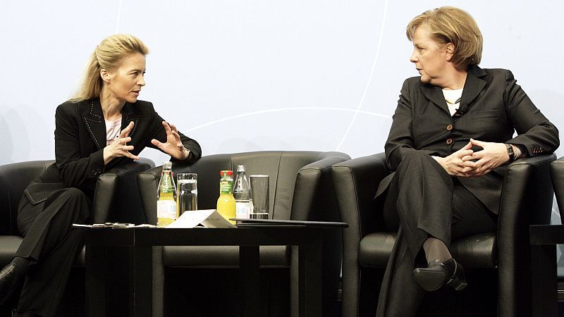 Tausendfach geteilt: Zeigt dieses Foto Merkel als Teenager mit May und von der Leyen?